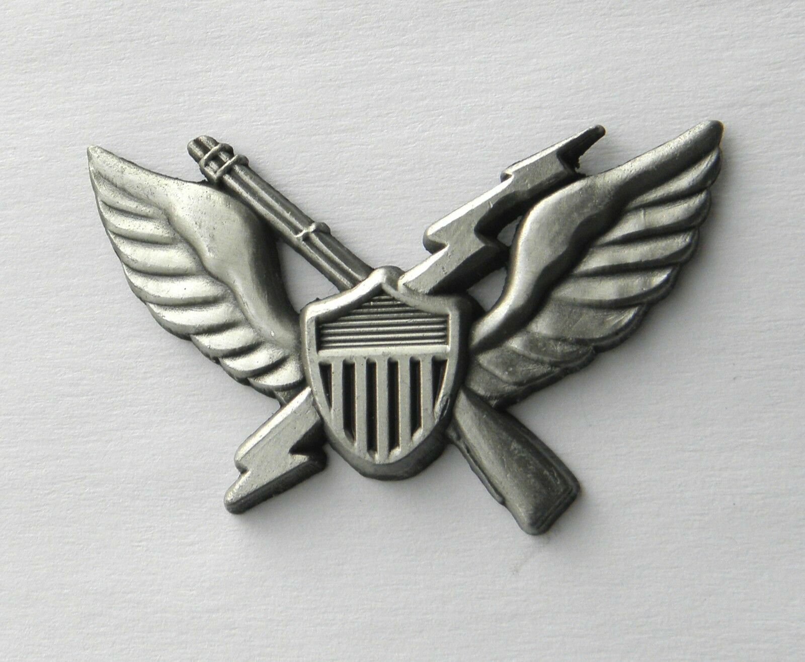 US ARMY 11TH AIRBORNE DIVISION AIR ASSAULT LAPEL PIN BADGE 7/8 INCH 