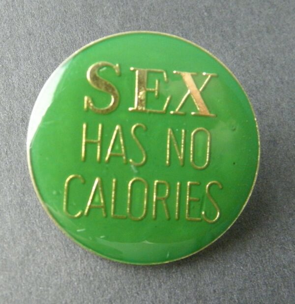 I FEEL GREAT & I DON'T KISS BAD EITHER FUNNY LAPEL PIN BADGE 1 INCH 