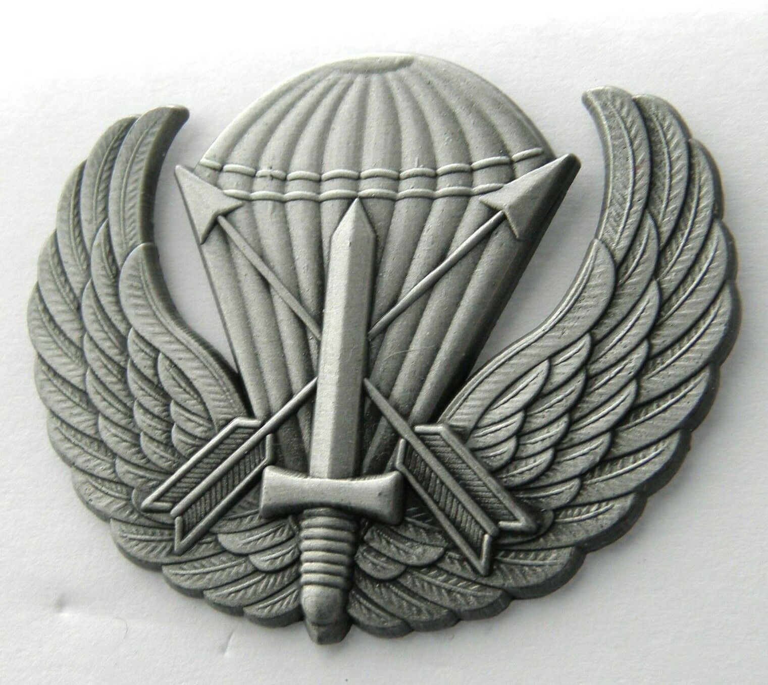 US ARMY AIRBORNE SPECIAL FORCES LAPEL PIN BADGE 1 INCH 